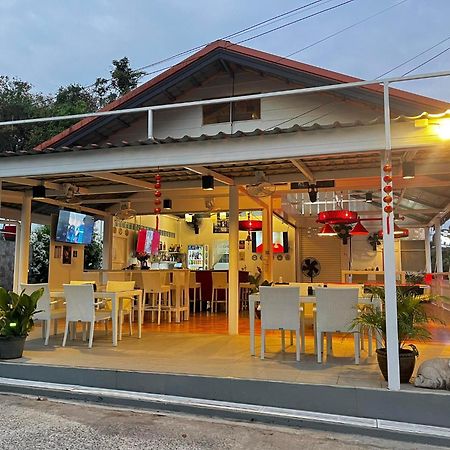Phuket Elephant Sports Bar And Accommodation מראה חיצוני תמונה