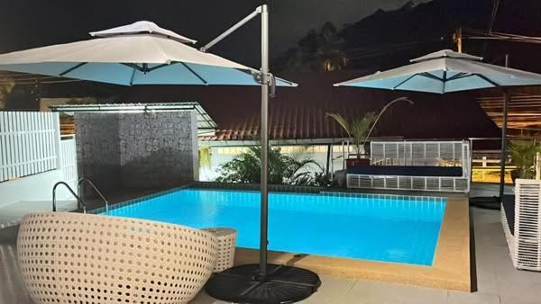Phuket Elephant Sports Bar And Accommodation מראה חיצוני תמונה