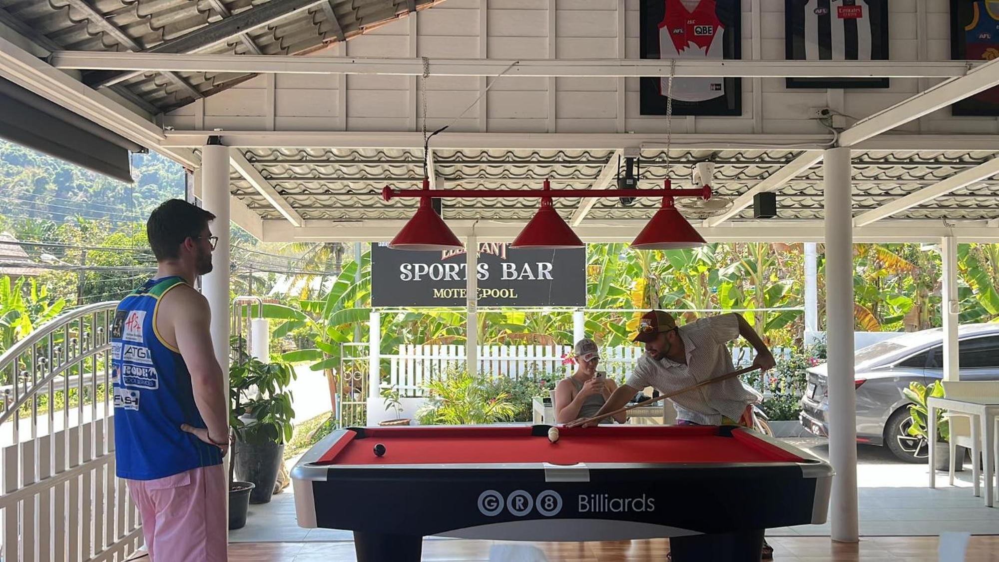 Phuket Elephant Sports Bar And Accommodation מראה חיצוני תמונה