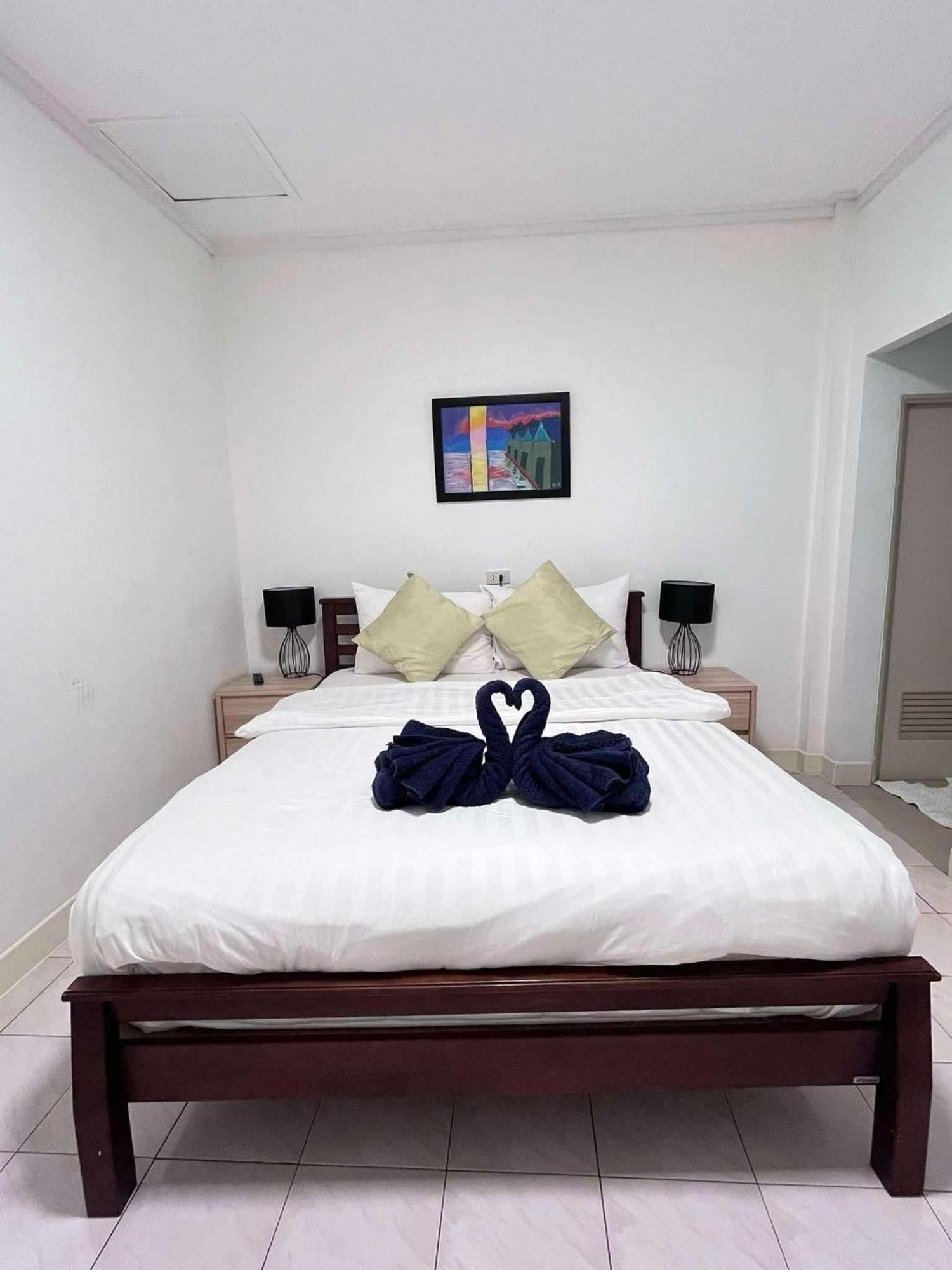 Phuket Elephant Sports Bar And Accommodation מראה חיצוני תמונה