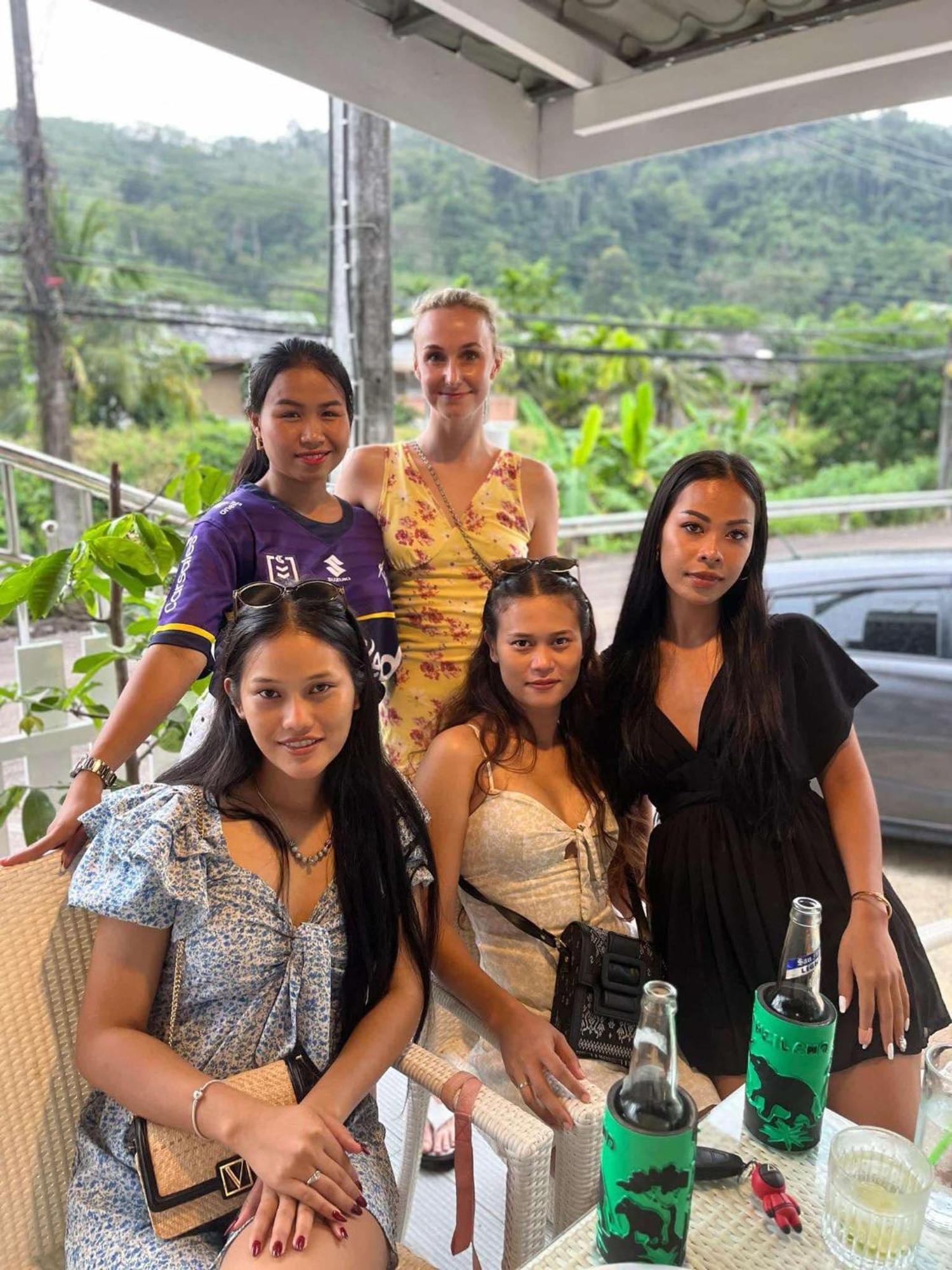 Phuket Elephant Sports Bar And Accommodation מראה חיצוני תמונה