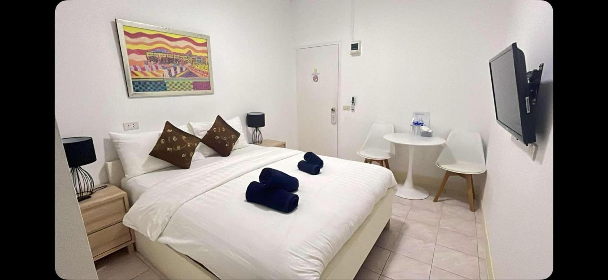 Phuket Elephant Sports Bar And Accommodation מראה חיצוני תמונה