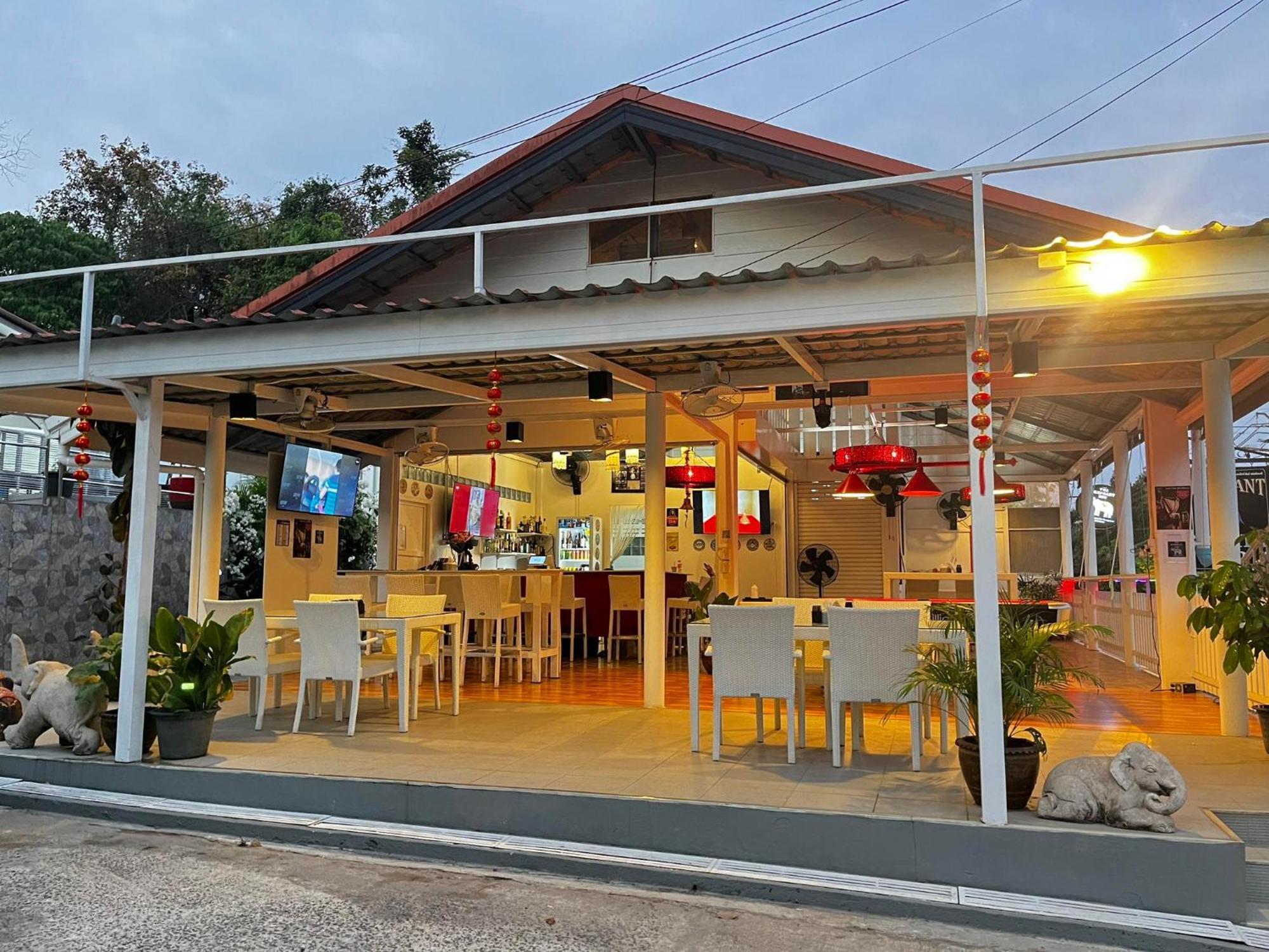 Phuket Elephant Sports Bar And Accommodation מראה חיצוני תמונה